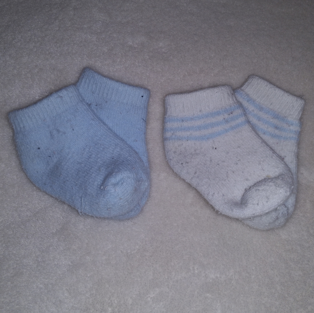 Bundle of over 40 pairs infant socks - Picture 16 of 16